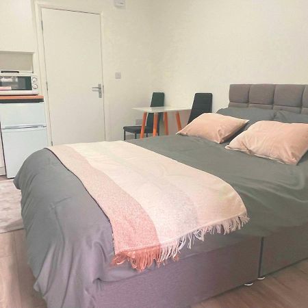 Studio Flat Private Shower Wc And Kitchenette London Luaran gambar