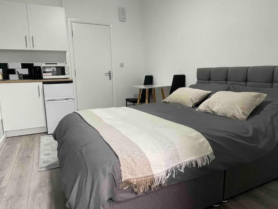 Studio Flat Private Shower Wc And Kitchenette London Luaran gambar