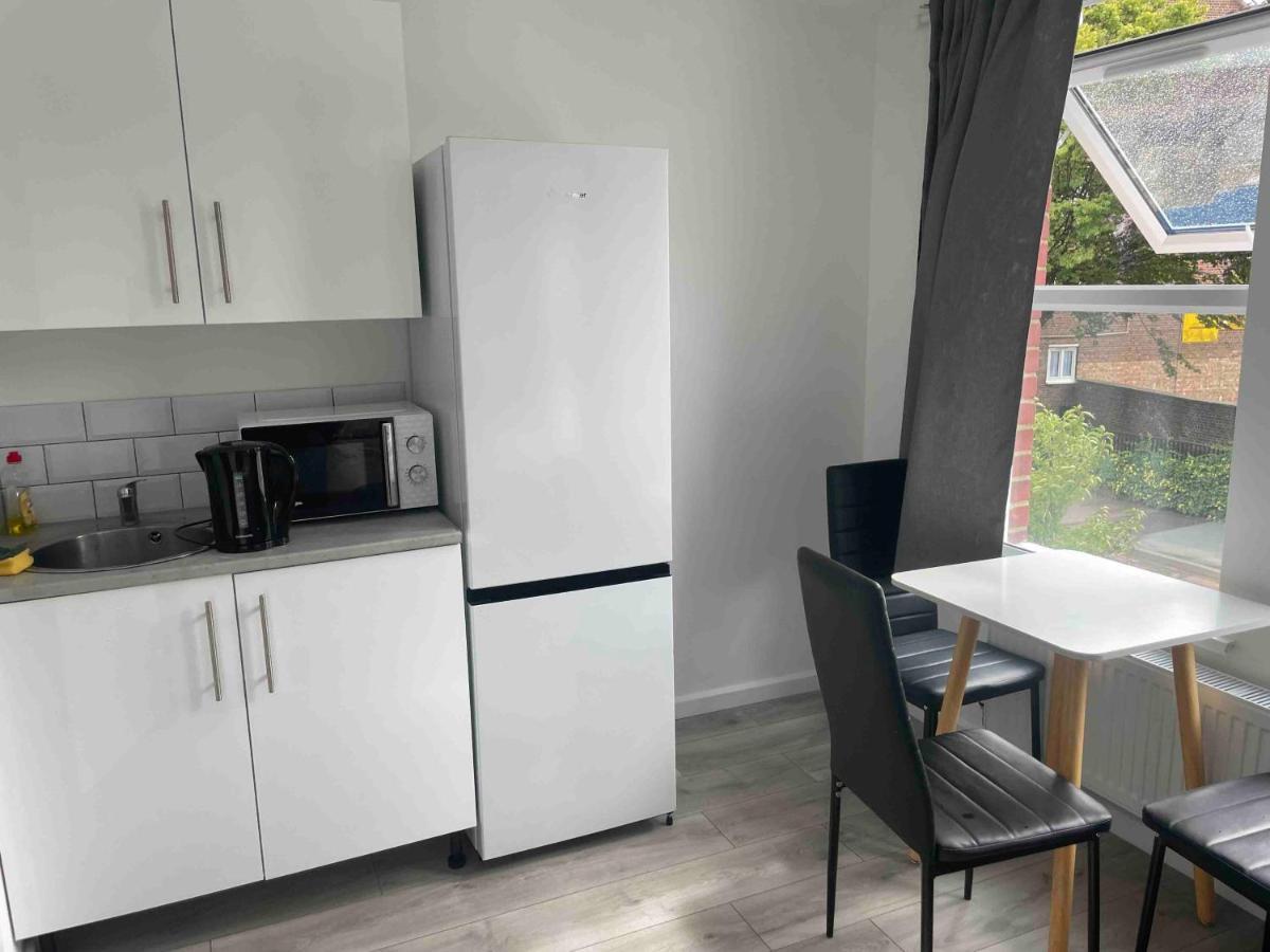 Studio Flat Private Shower Wc And Kitchenette London Luaran gambar