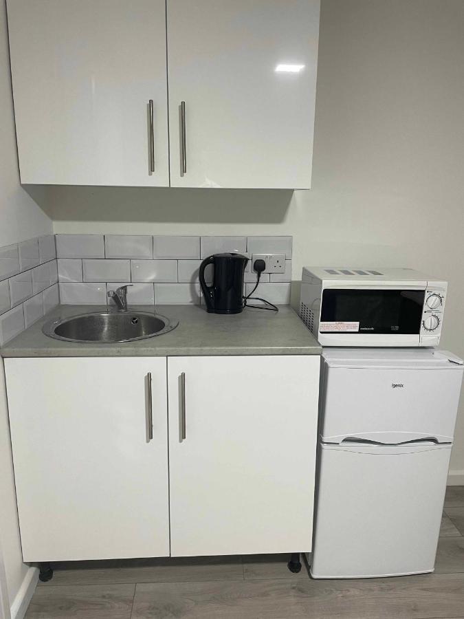 Studio Flat Private Shower Wc And Kitchenette London Luaran gambar