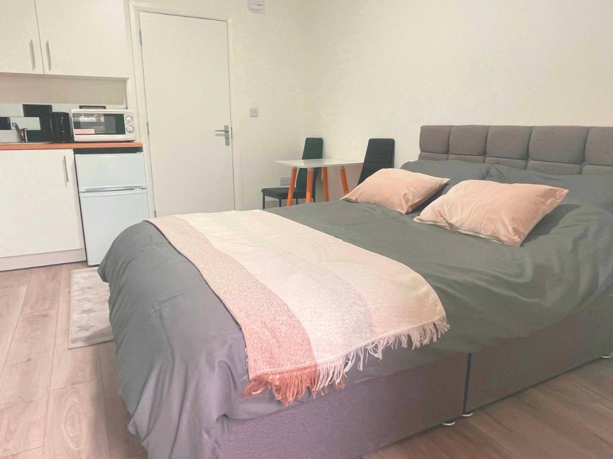 Studio Flat Private Shower Wc And Kitchenette London Luaran gambar